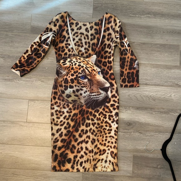 Beautiful leopard 🐆 print dress 👗 - Picture 3 of 5